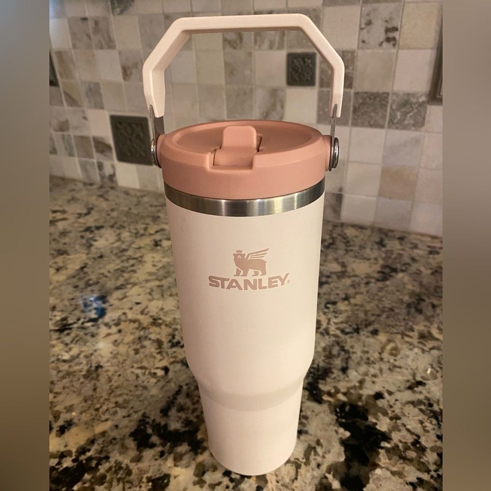 Stanley 30 oz Quencher Tumbler – Rose Quartz (Pink & Cream)
